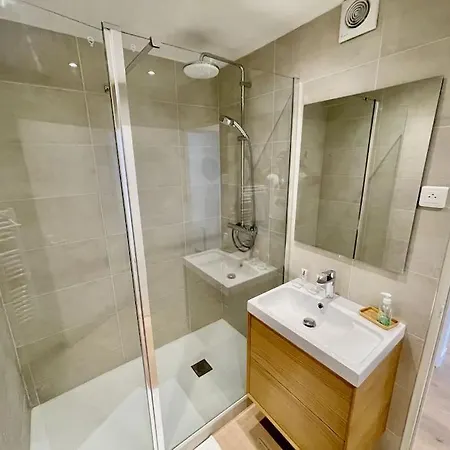 Appartement Pgh N19-centre-ville, A 200m, Parking Prive